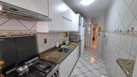 Great 2-bedroom apartment facing the avenue.