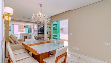 Apartamento alto padrão a 250 metros do mar!