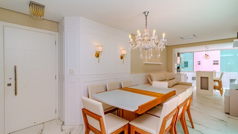 Apartamento alto padrão a 250 metros do mar!