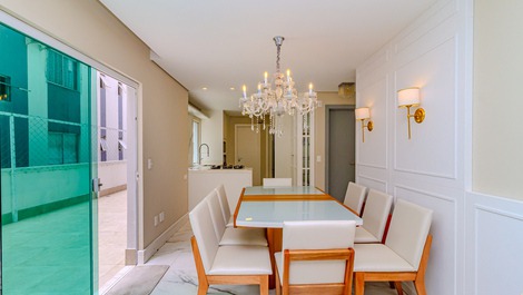 Apartamento alto padrão a 250 metros do mar!