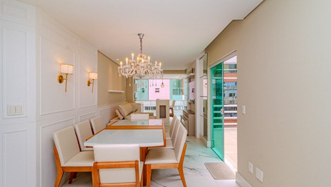 Apartamento alto padrão a 250 metros do mar!