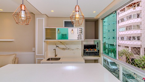 Apartamento alto padrão a 250 metros do mar!