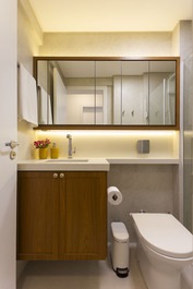 Apartamento de 1 dormitorio, WI-FI, 2 aires acondicionados, a 40m de la playa, 2 balcones con vista al mar.