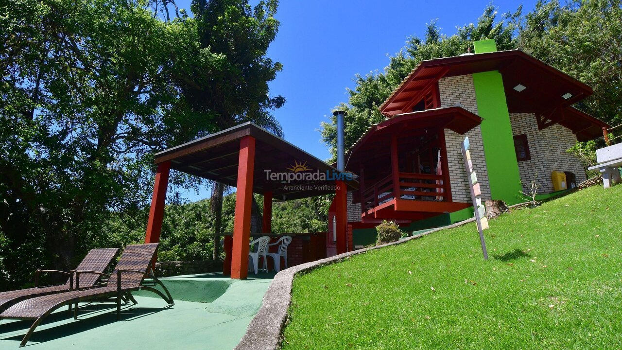 Casa para aluguel de temporada em Porto Belo (Araca)