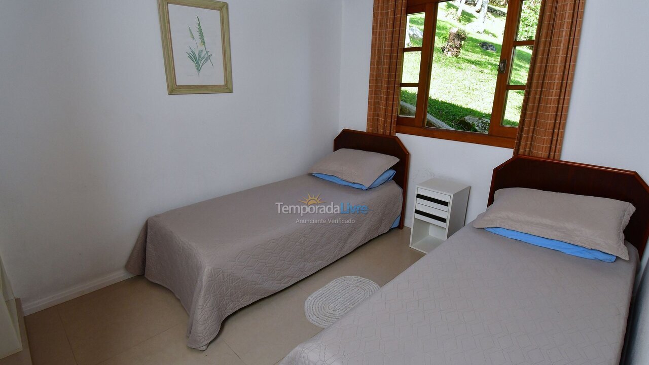 Casa para aluguel de temporada em Porto Belo (Araca)