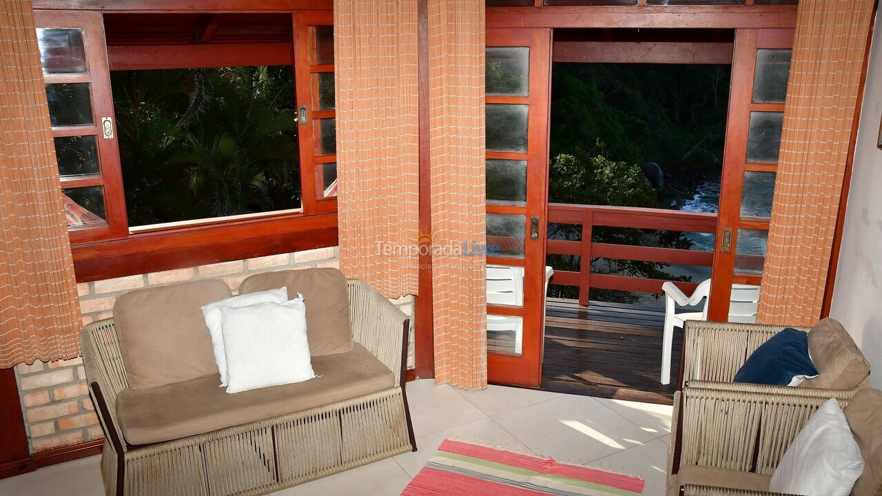 Casa para aluguel de temporada em Porto Belo (Araca)