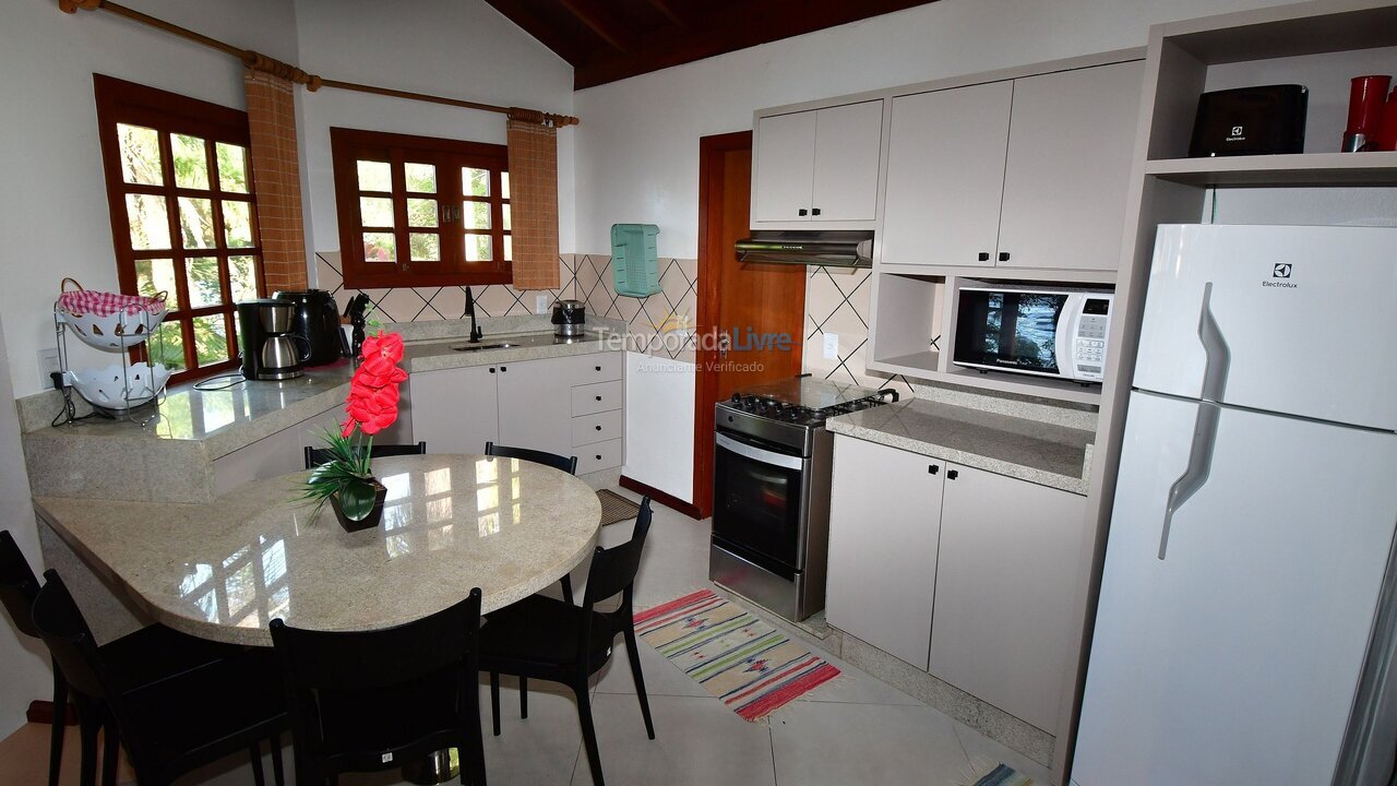 Casa para aluguel de temporada em Porto Belo (Araca)