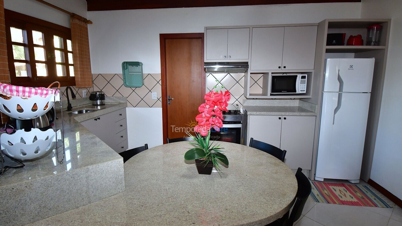 Casa para aluguel de temporada em Porto Belo (Araca)