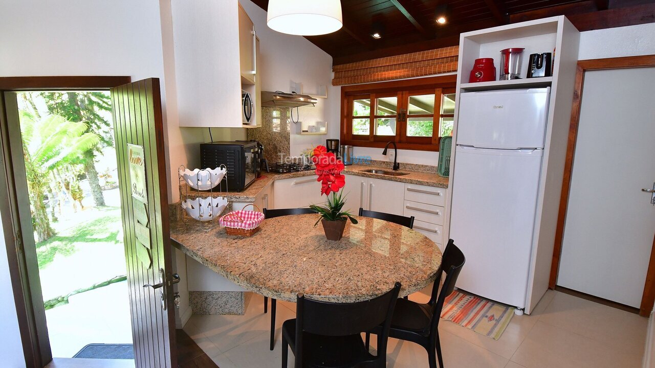 Casa para aluguel de temporada em Porto Belo (Araca)