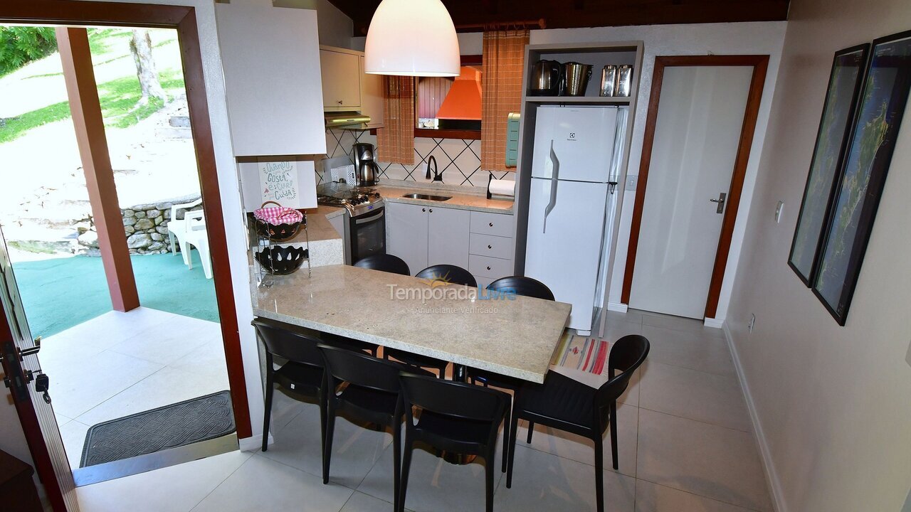 Casa para aluguel de temporada em Porto Belo (Araca)