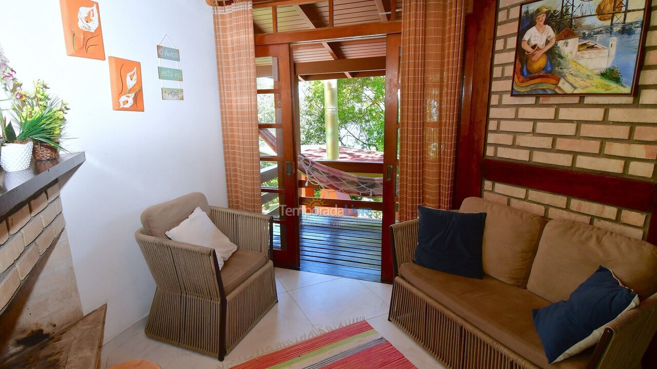 Casa para aluguel de temporada em Porto Belo (Araca)