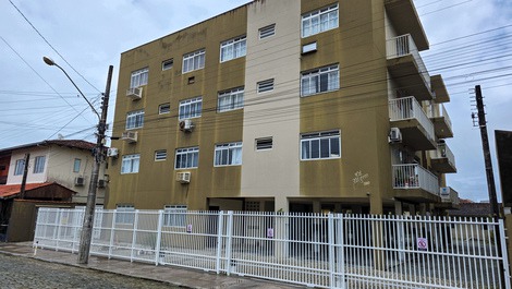 Apto Enseada e Prainha - 9 pessoas - 1 suíte + 2 dorm.