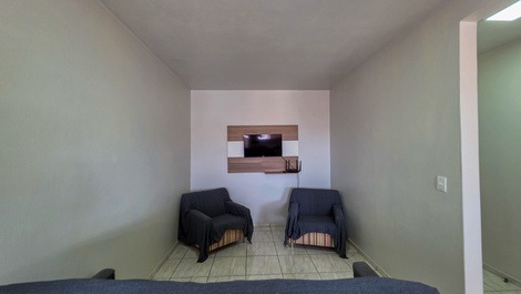 Apto Enseada e Prainha - 9 pessoas - 1 suíte + 2 dorm.