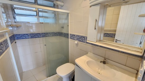 Apartamento frente a la playa con 3 dormitorios (1 suite), 1 plaza de aparcamiento, frente al restaurante.