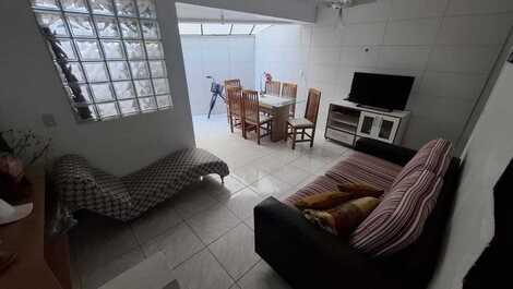 🏖️ Acogedora casa adosada en una comunidad cerrada, ¡a solo 300 metros de la playa!