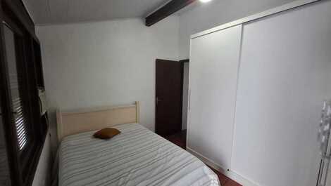 🏖️ Acogedora casa adosada en una comunidad cerrada, ¡a solo 300 metros de la playa!