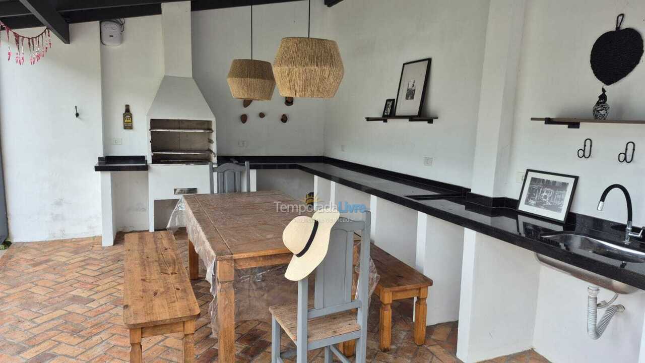 Casa para aluguel de temporada em Caraguatatuba (Martim de Sá)