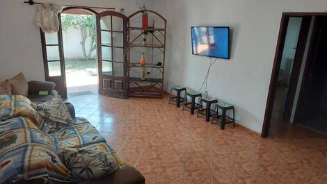 Spacious and cozy house, 5 minutes walk from the beach!