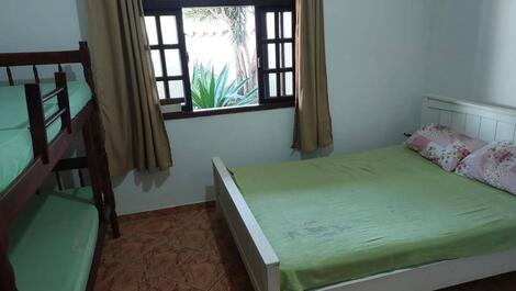 Spacious and cozy house, 5 minutes walk from the beach!