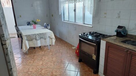 Spacious and cozy house, 5 minutes walk from the beach!