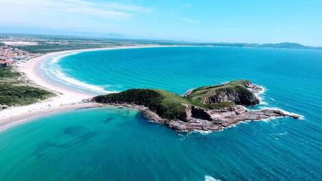 Spacious and cozy house, 5 minutes walk from the beach!