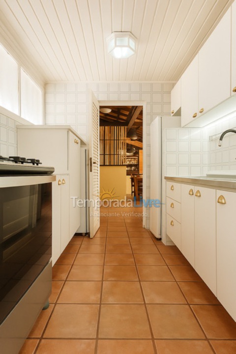 Casa para aluguel de temporada em Ilhabela (Saco da Capela)