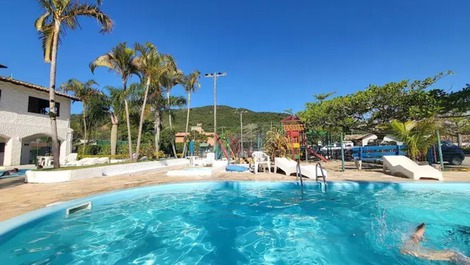 Alugo casa em hotel pe na areia