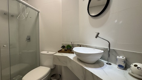 Beautiful garden 80 meters from Canto Grande beach, Mar de Fora.