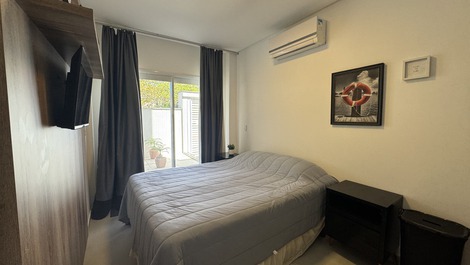 Beautiful garden 80 meters from Canto Grande beach, Mar de Fora.