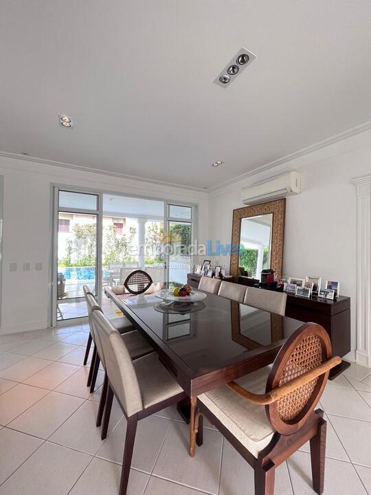 Casa para alquiler de vacaciones em São Sebastião (Praia da Baleia)