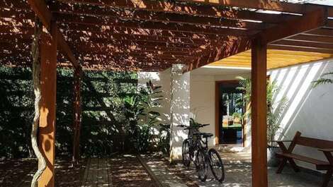 4 suítes, piscina privativa, 3 vagas, Barra do Sahy. anual, reveillon.