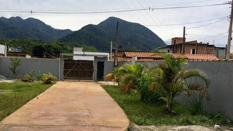 CASA CONFORTÁVEL - 3 SUÍTES COM AR CONDICIONADO