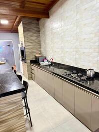 Casa perfeita, na quadra do mar, vista incrível, wi-fi, mesa de sinuca