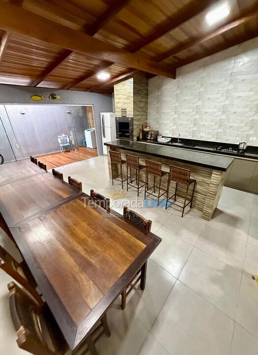 Casa para aluguel de temporada em Matinhos (Caiobá)