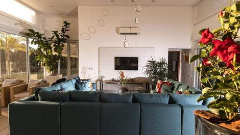 House in Paraíso - new, modern country house, 2100 m2, in a gated community.