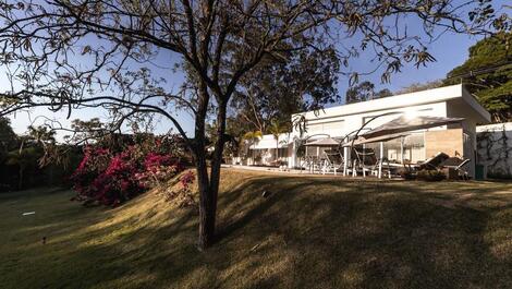 House in Paraíso - new, modern country house, 2100 m2, in a gated community.