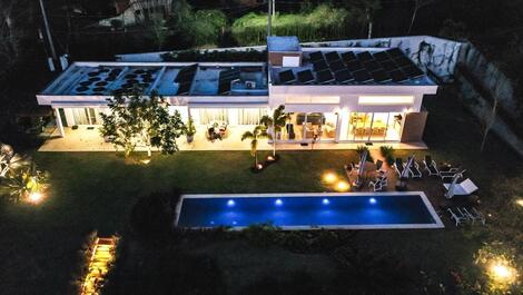 House in Paraíso - new, modern country house, 2100 m2, in a gated community.