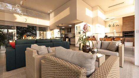 House in Paraíso - new, modern country house, 2100 m2, in a gated community.