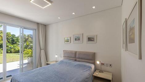 House in Paraíso - new, modern country house, 2100 m2, in a gated community.