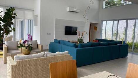 House in Paraíso - new, modern country house, 2100 m2, in a gated community.