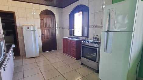 Casa no centro de Cidreira, apenas 120m da praia