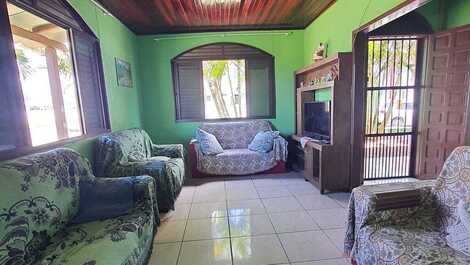 Casa no centro de Cidreira, apenas 120m da praia