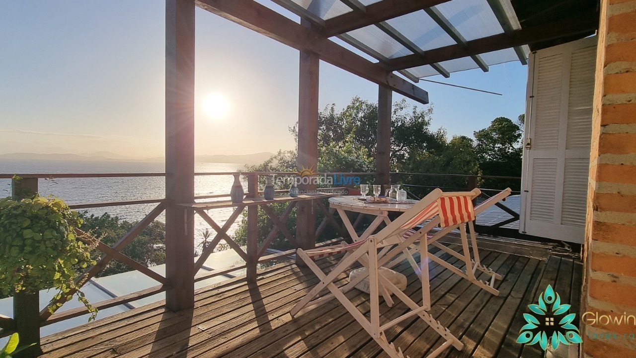 Casa para aluguel de temporada em Florianópolis (Praia de Sambaqui)