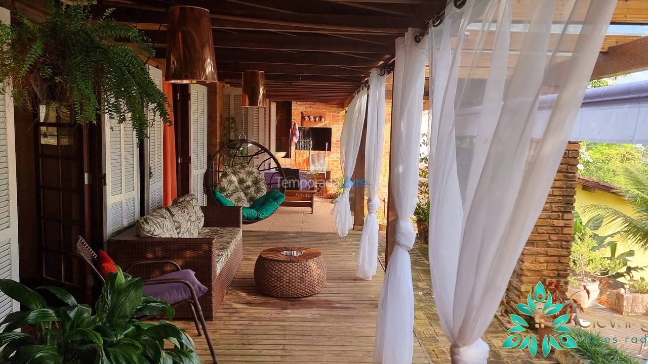 Casa para aluguel de temporada em Florianópolis (Praia de Sambaqui)