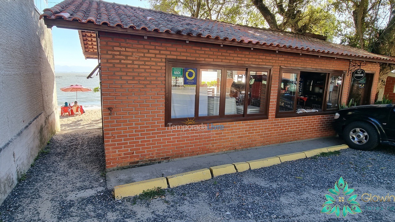 Casa para aluguel de temporada em Florianópolis (Praia de Sambaqui)