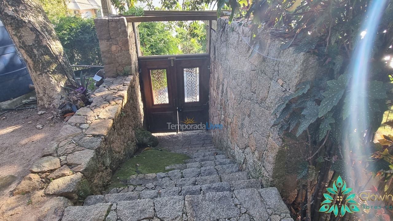 Casa para aluguel de temporada em Florianópolis (Praia de Sambaqui)