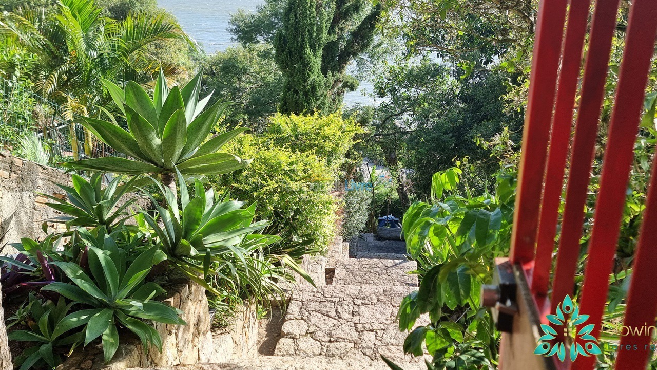 Casa para aluguel de temporada em Florianópolis (Praia de Sambaqui)