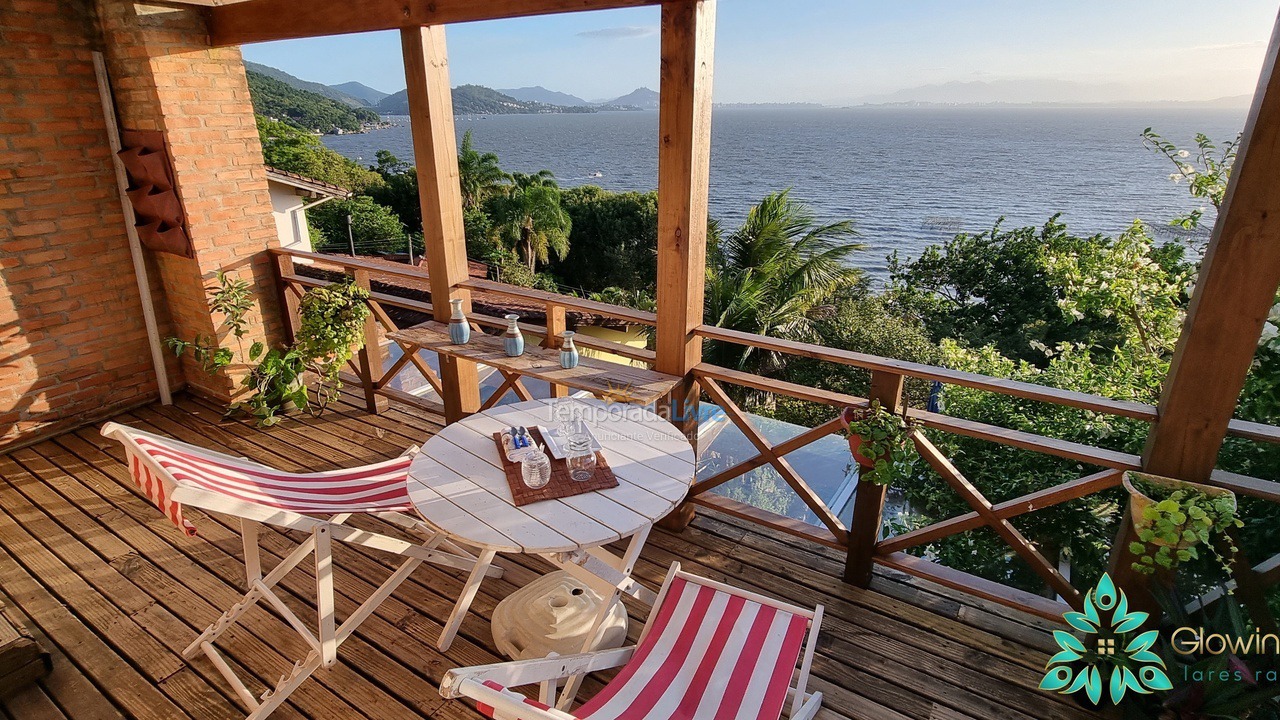 Casa para aluguel de temporada em Florianópolis (Praia de Sambaqui)
