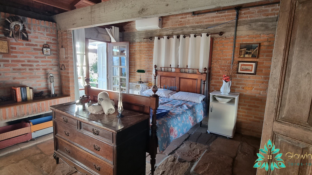 Casa para aluguel de temporada em Florianópolis (Praia de Sambaqui)