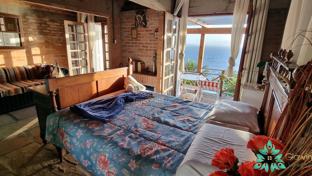 Casa para aluguel de temporada em Florianópolis (Praia de Sambaqui)